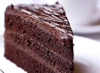 PASTEL DE CHOCOLATE con betún cremoso (Receta)