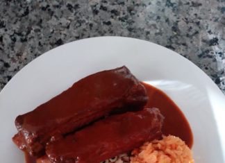 Deliciosas costillitas de puerco en chile guajillo, una delicia Mexicana