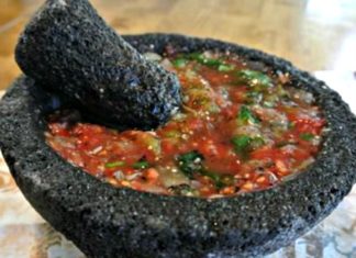 ¡En molcajete es mejor! Prepara esta riquísima y sencilla salsa