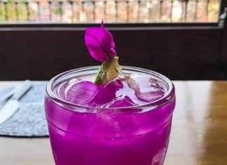 Refrescante agua de bugambilia con limón