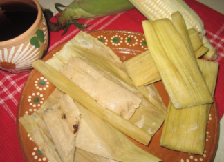 Antojo de tamales de elote, prepara esta dulce delicia