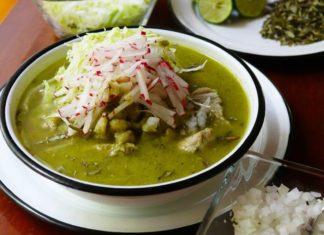 Emblemático pozole verde estilo Guerrero
