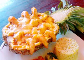 Riquísima piña gratinada con camarones