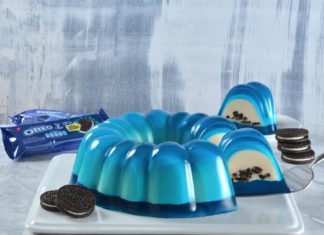 Deliciosa gelatina azul de galleta oreo y philadelphia