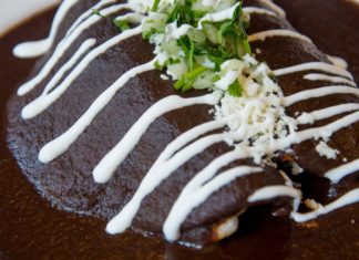 ¿Te encanta el mole? estas “enmoladas” son para tí