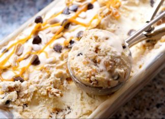 Cómo hacer helado de chocolate snickers en casa