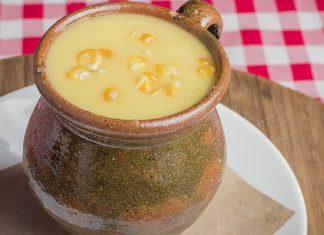 Atole de elote ideal para empezar bien el día (receta)