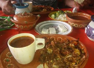 Restaurante “La sierra”, donde se hace la mejor birria y barbacoa