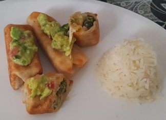 Aprende a preparar chimichangas de rajas con pollo.