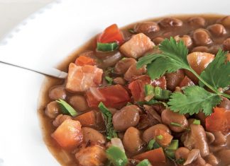 Irresistibles Frijoles charros, lo mejor de la cocina mexicana.