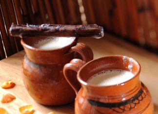 Prepara atole de ciruela pasa (Receta)