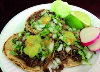 Tacos de cabeza de res.