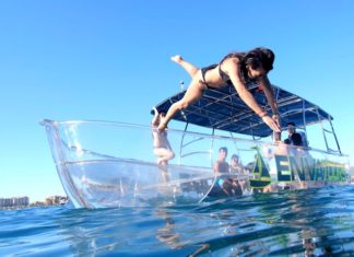 Mexicanos innovan creando la primera lancha transparente