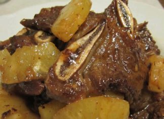 Costillas de cerdo en salsa de piña