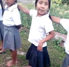 Niños de Rosamorada acuden a clases descalzos, nayaritas se unen para apoyar.
