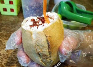 Chilangos crean un esquite que se sirve dentro de un bolillo