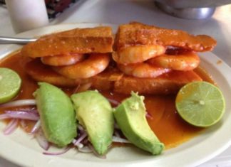 Tortas ahogadas de camarón