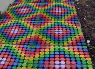 Novedoso mosaico elaborado con tapas de refresco se viraliza