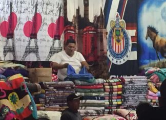 Éxito rotundo el vendedor de cobijas en la feria del juguete