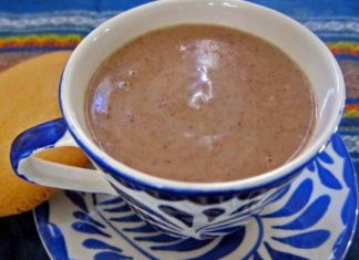 Champurrado de galletas Marías con chocolate abuelita