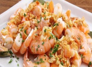 Camarones en aceite de oliva y ajo