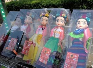 Abuelita vende hermosas “Friditas” mejores que Barbie 100% artesanales