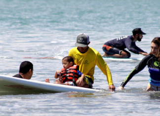 Llegó a Sayulita :terapia con surf para personas con down y autismo