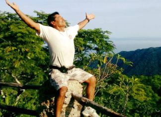 Chipol Guzmán, lanchero que protege la naturaleza de la Bahía de Banderas