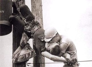 El Beso de la Vida: La Foto que le ha Dado la Vuelta al Mundo