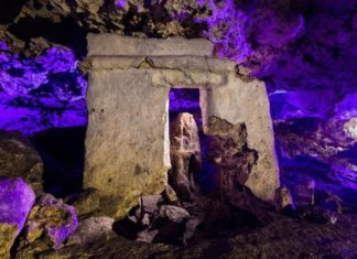 Localizan ruinas de un altar maya dentro de un Cenote en Quintana Roo