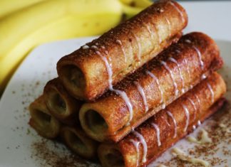 Rollitos de pan rellenos de plátano