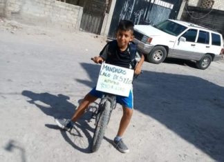 Pequeño de Xalisco monta negocio de “mandaditos”