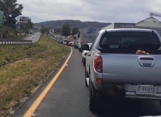 Colapsan Tapatíos salida de la autopista a Tepic, deben quedarse dice AEG