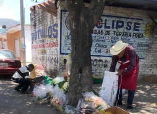 Ancianito vende verduras en Xalisco, la ciudadanía se une en apoyo