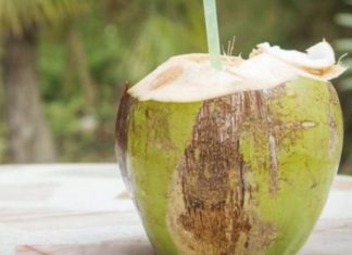Ricos y refrescantes cocos de la costa