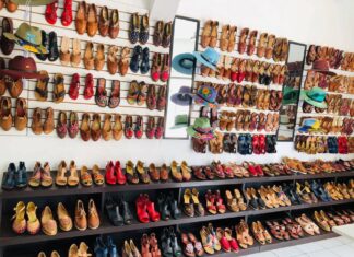 “A mano” el sitio del calzado y accesorios tradicionales en el corazón de Tepic