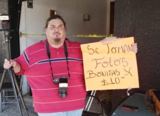 Reconocido fotógrafo de Tepic toma fotos en la plaza por 10 pesos