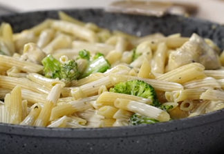 Un manera diferente de hacer “pasta con brócoli y pollo”