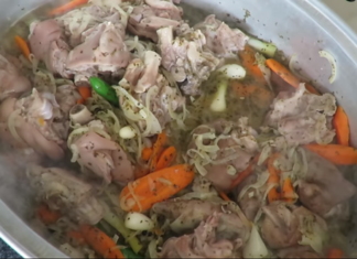 Una botana muy mexicana; ” patitas de cerdo en vinagre”