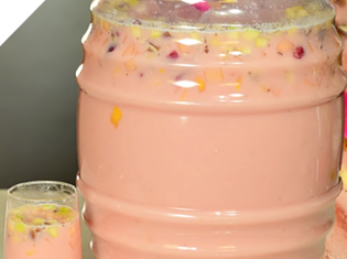 Bebida sinigual,“ agua de frutas”.