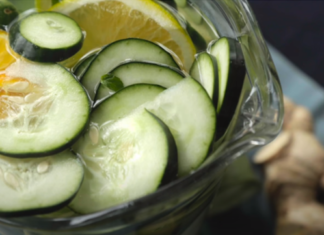 Refresca tus tardes con una combinación sorprendente ” agua de limón, naranja y pepino”.