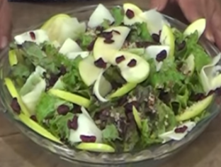 Exquisito manjar nutritivo para la cena, “ensalada de manzana verde“