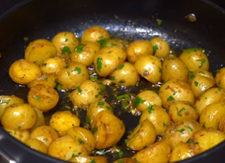Papitas cambray con ajo y limón, botana perfecta para la visita