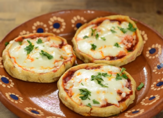 Comida mexicana, “pellizcadas locas” .