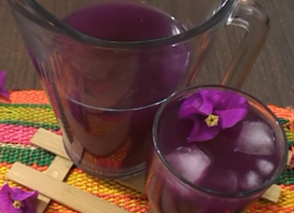 Agua morada que no es de uva sino de ” bugambilia”.