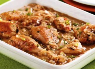 “Ricos muslos de pollo al horno con un toque de mayonesa”, sorprende a los que amas.