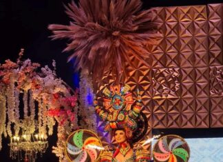 Sorprenden los hermosos trajes estilizados en el certamen de la Reina de la Feria