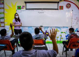 DISTINGUE CONGRESO TRABAJO DE LAS Y LOS MAESTROS NAYARITAS