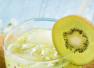 Agua de kiwi