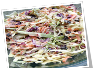 Ensalada de repollo con pasas
